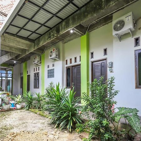 Oyo 3830 Dfarys Gh Syariah Hotel Balikpapan  Eksteriør billede